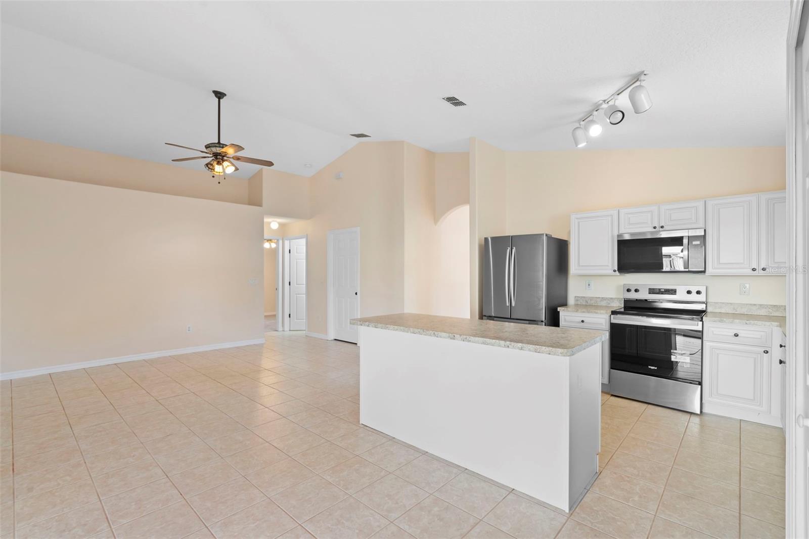 CHASE GROVES - Residential