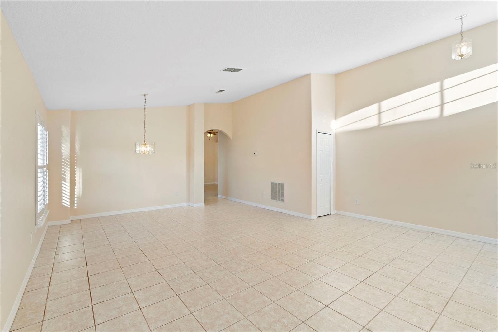 CHASE GROVES - Residential