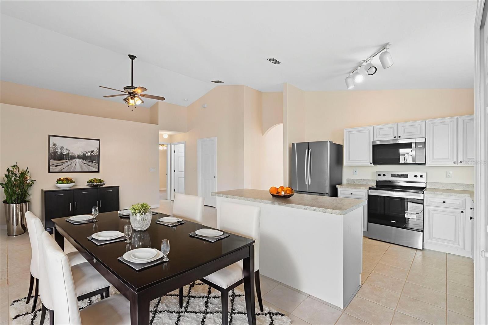 CHASE GROVES - Residential