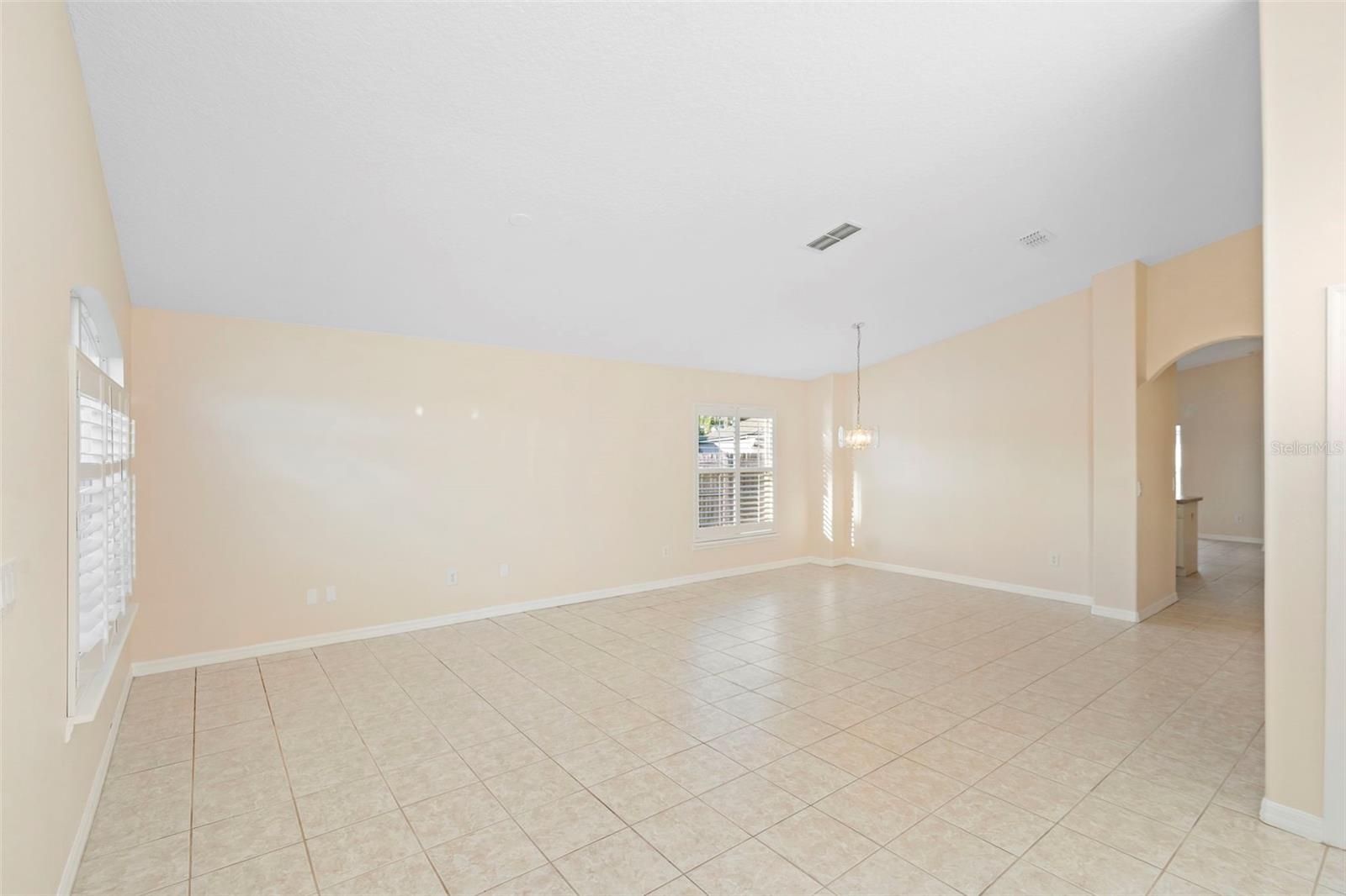 CHASE GROVES - Residential