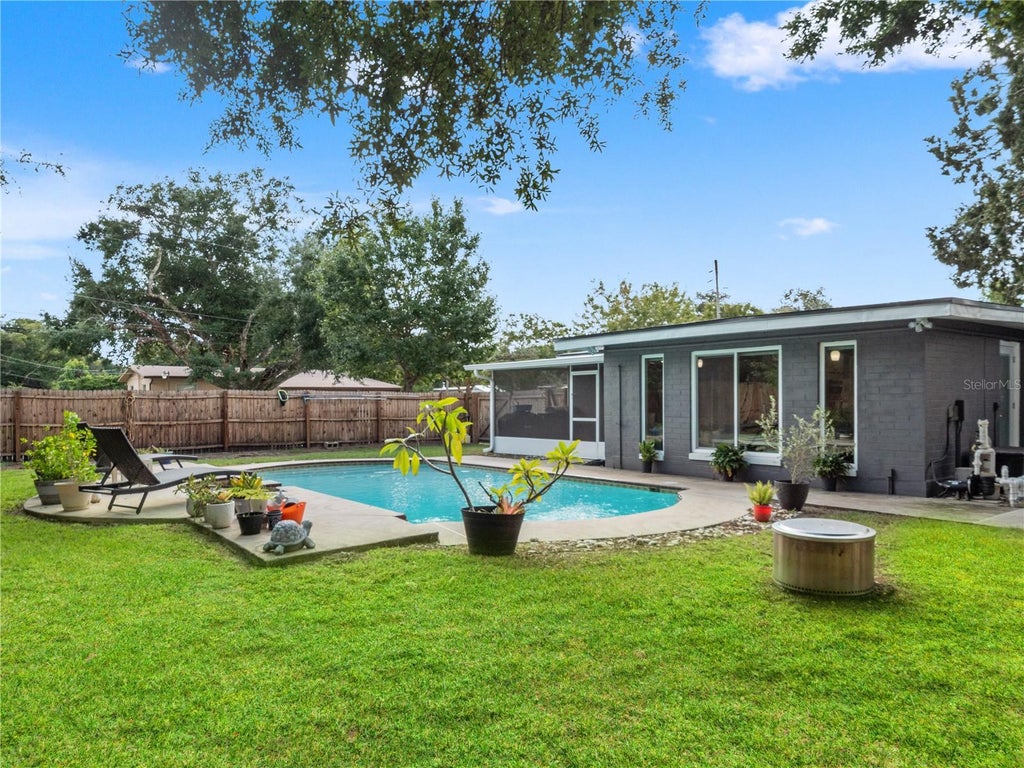 Photo of 1210 Canberra Avenue, Orlando, FL 32806 (MLS # O6445317)