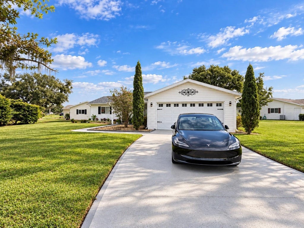 Photo of 17965 SE 102nd Terrace, Summerfield, FL 34491 (MLS # S5158562)