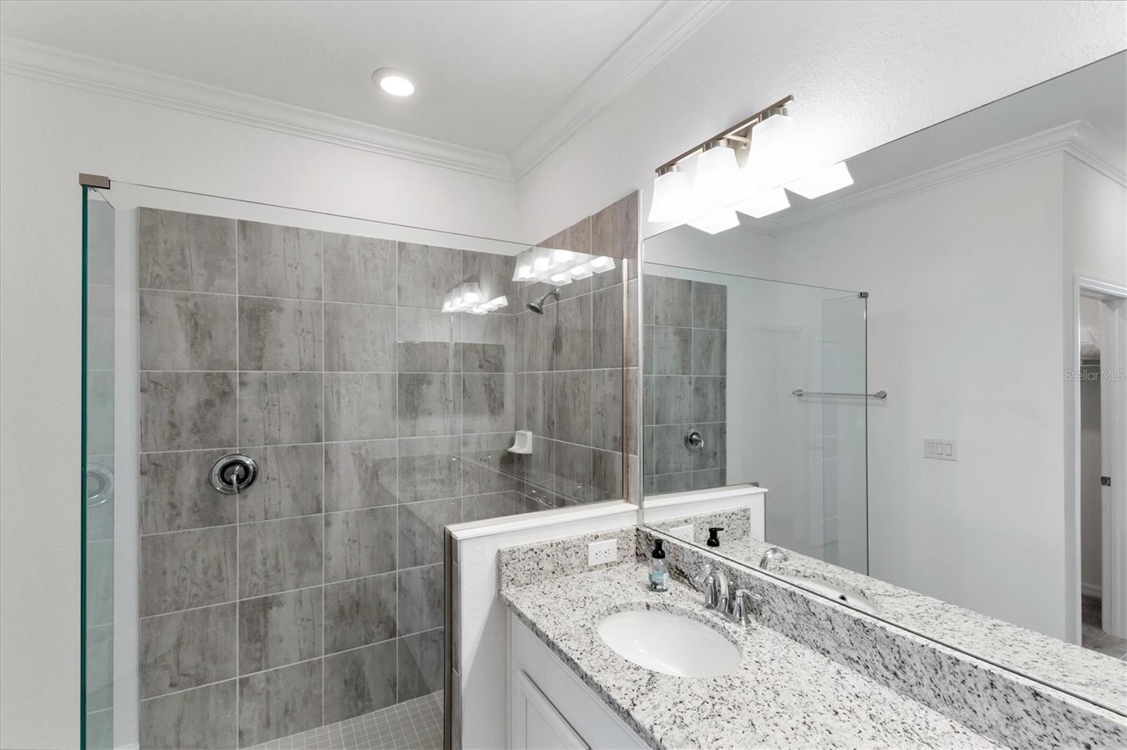 SARASOTA NATIONAL PH 13-B - Residential