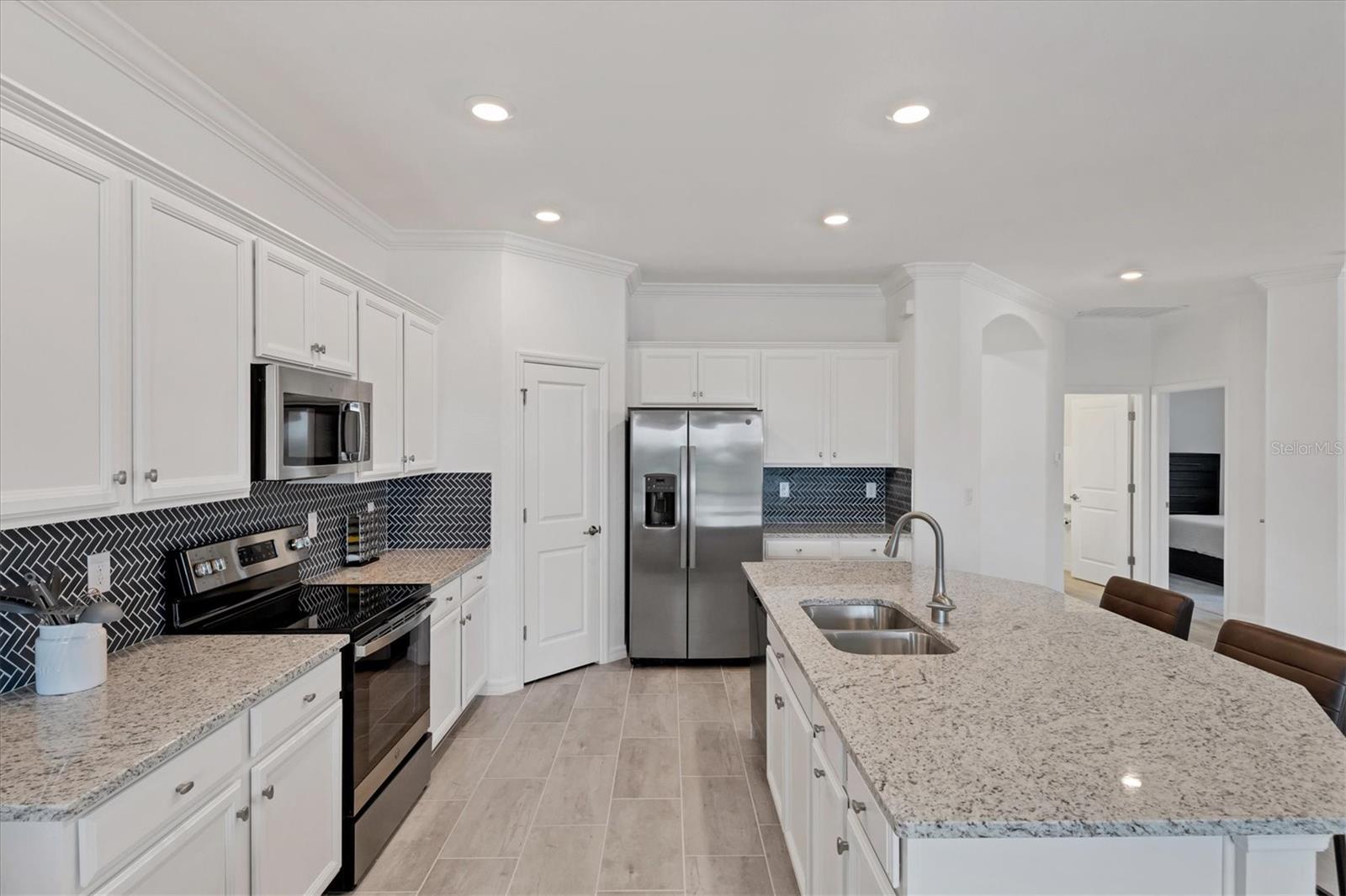 SARASOTA NATIONAL PH 13-B - Residential