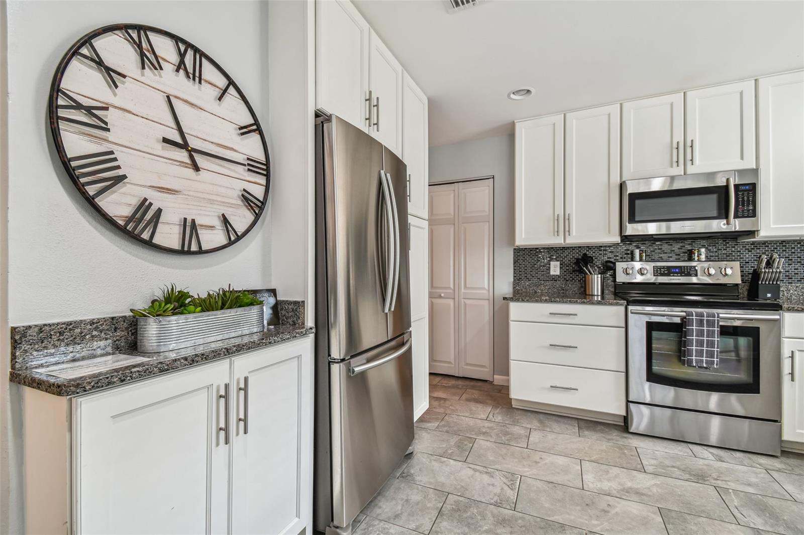 MALONES L H SUB - Residential Lease