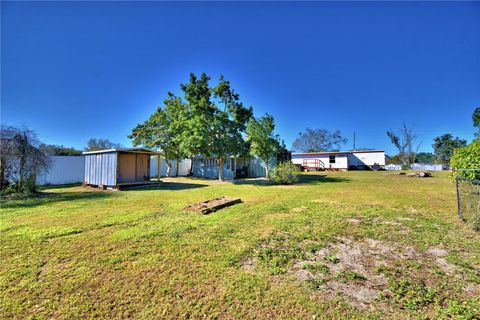 A home in LAKE WALES