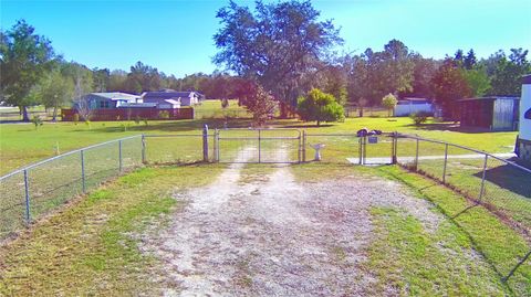 A home in LAKE WALES