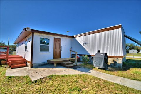 A home in LAKE WALES