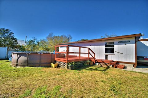 A home in LAKE WALES