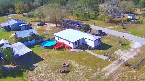 A home in LAKE WALES