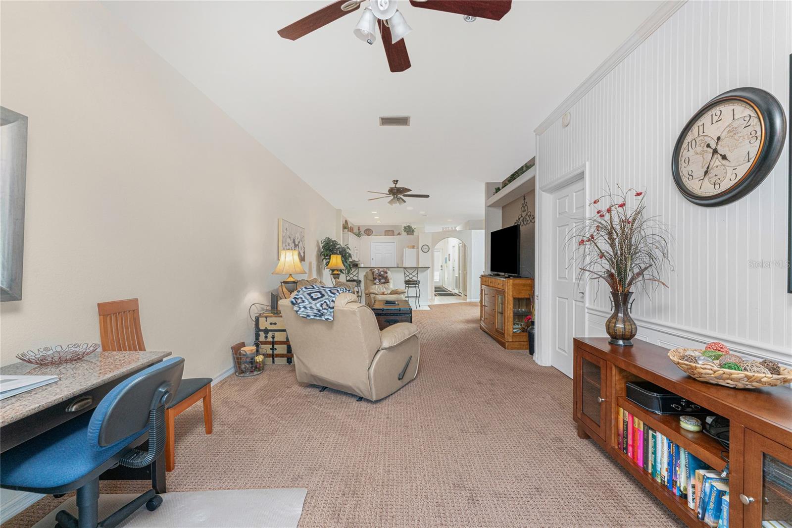 WATERSIDE CONDOS PH I - Residential