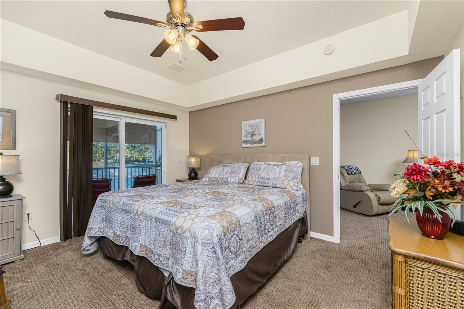 WATERSIDE CONDOS PH I - Residential