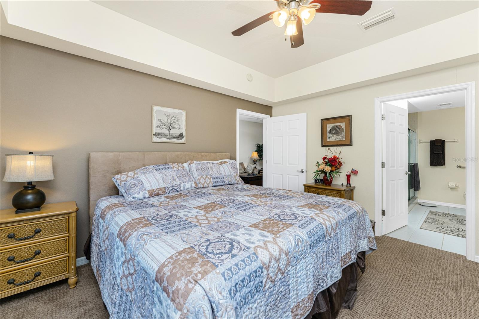 WATERSIDE CONDOS PH I - Residential