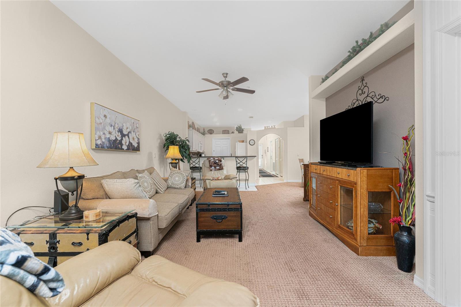 WATERSIDE CONDOS PH I - Residential