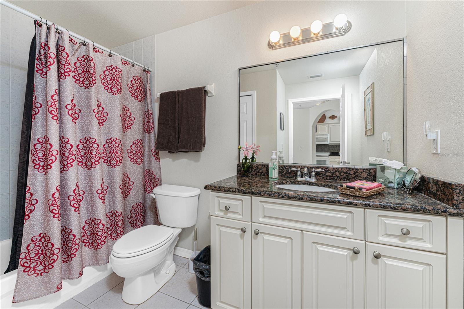 WATERSIDE CONDOS PH I - Residential