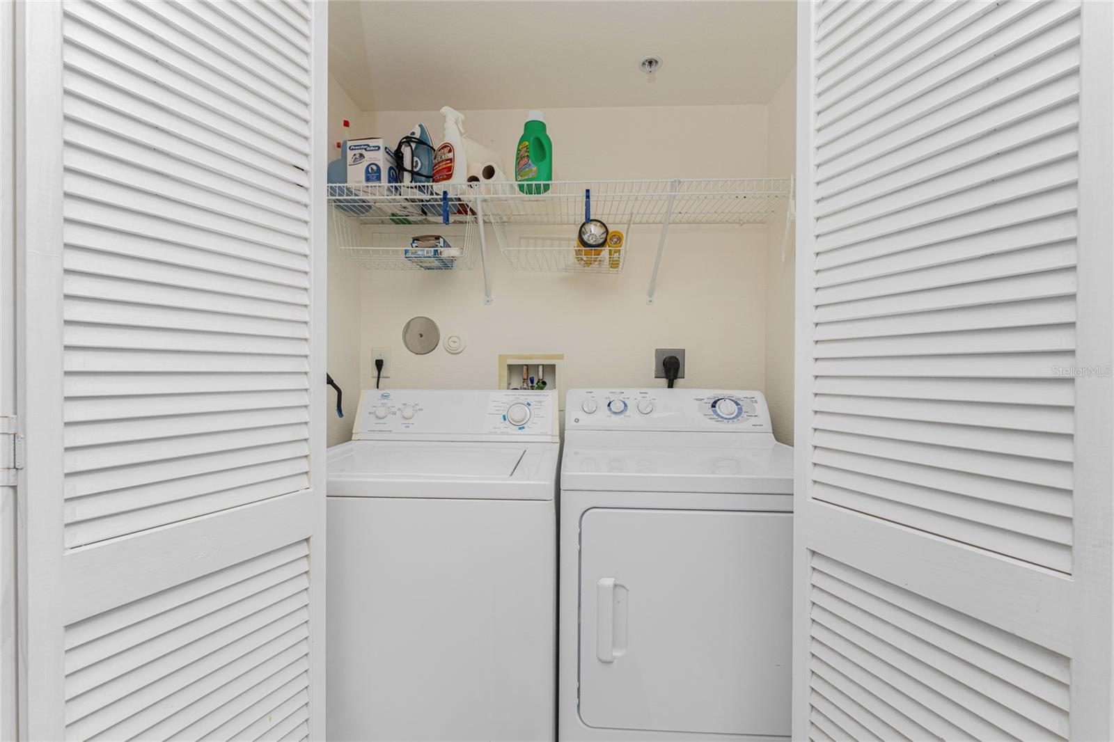 WATERSIDE CONDOS PH I - Residential