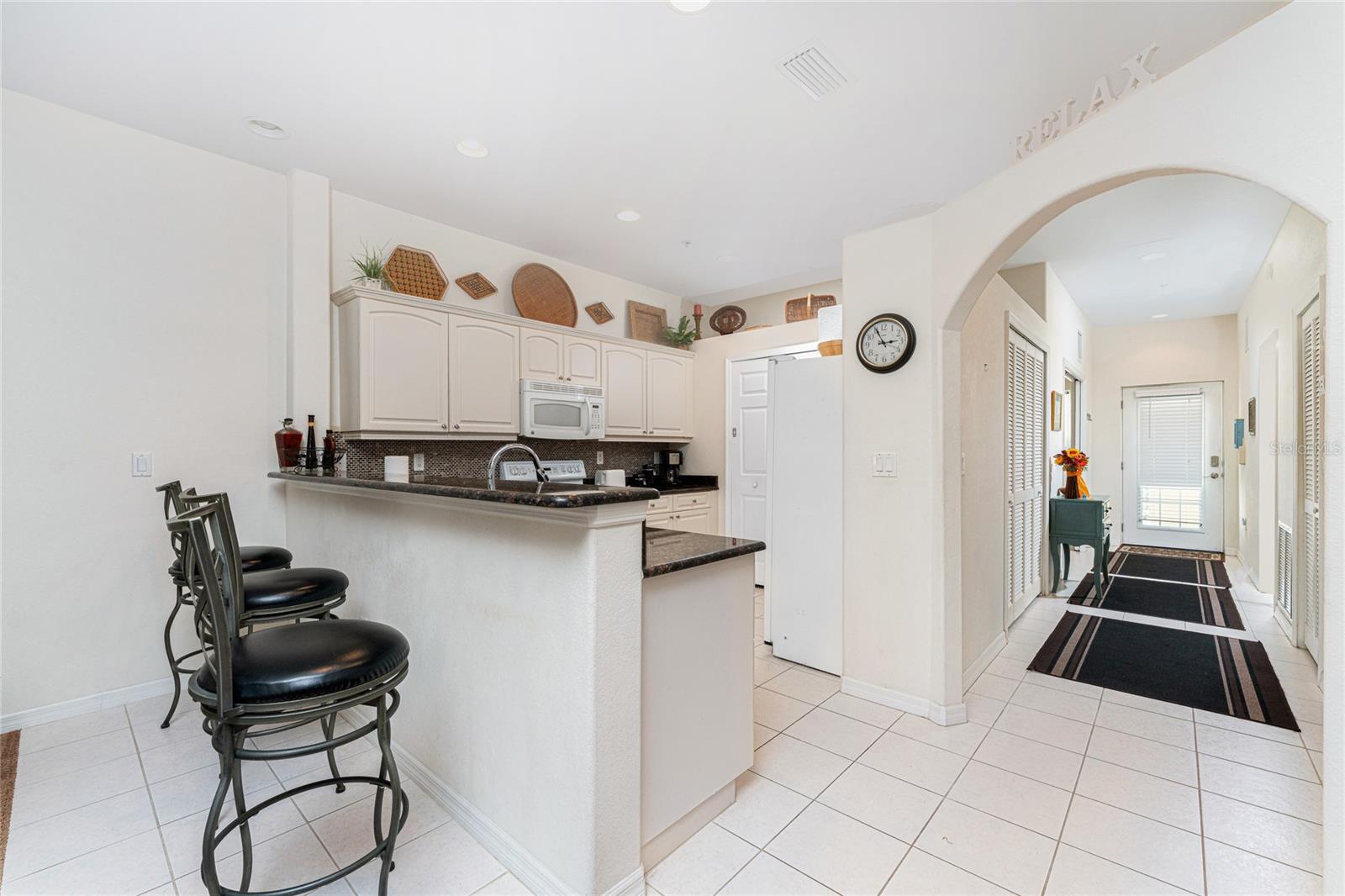 WATERSIDE CONDOS PH I - Residential