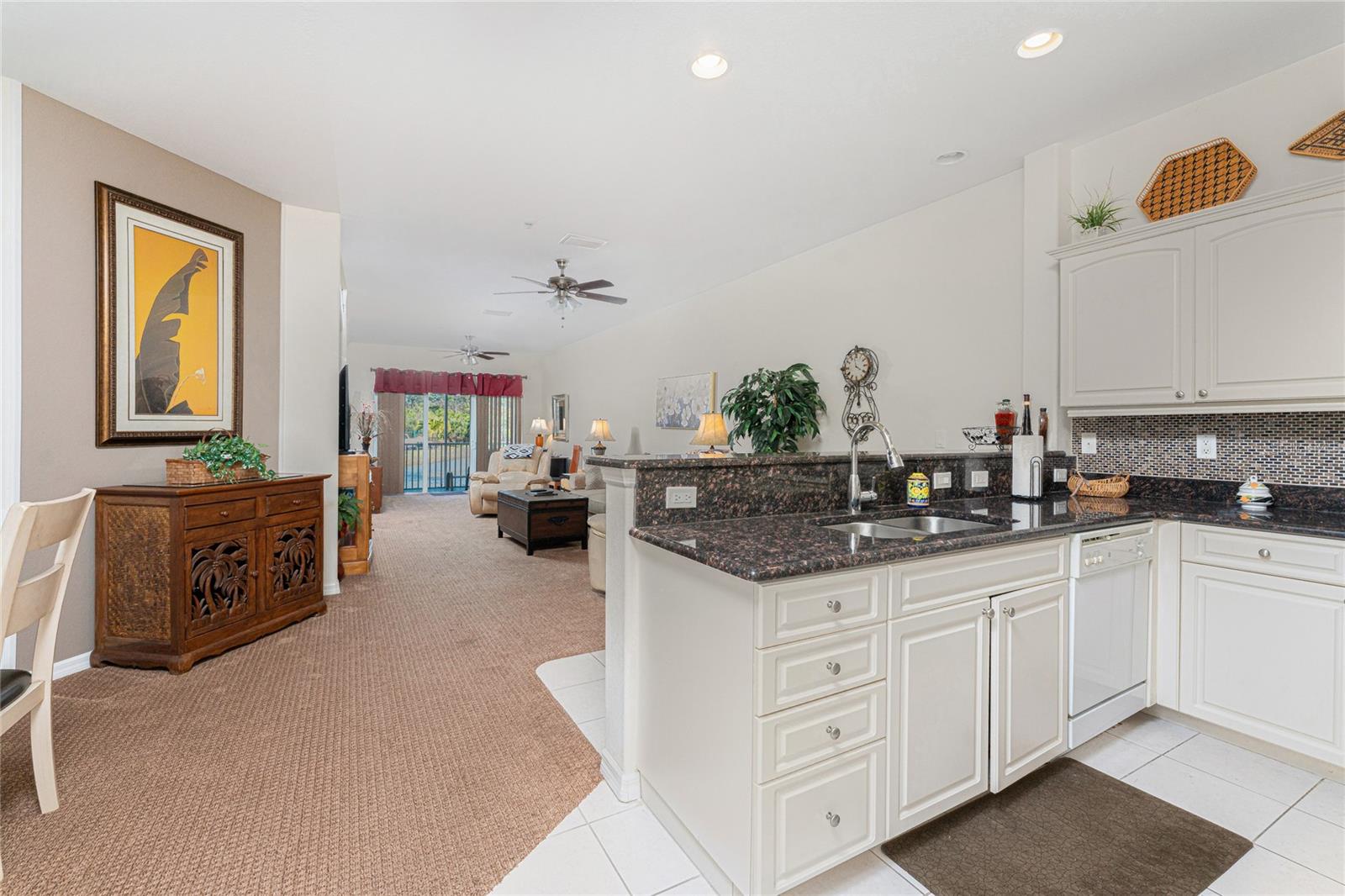 WATERSIDE CONDOS PH I - Residential