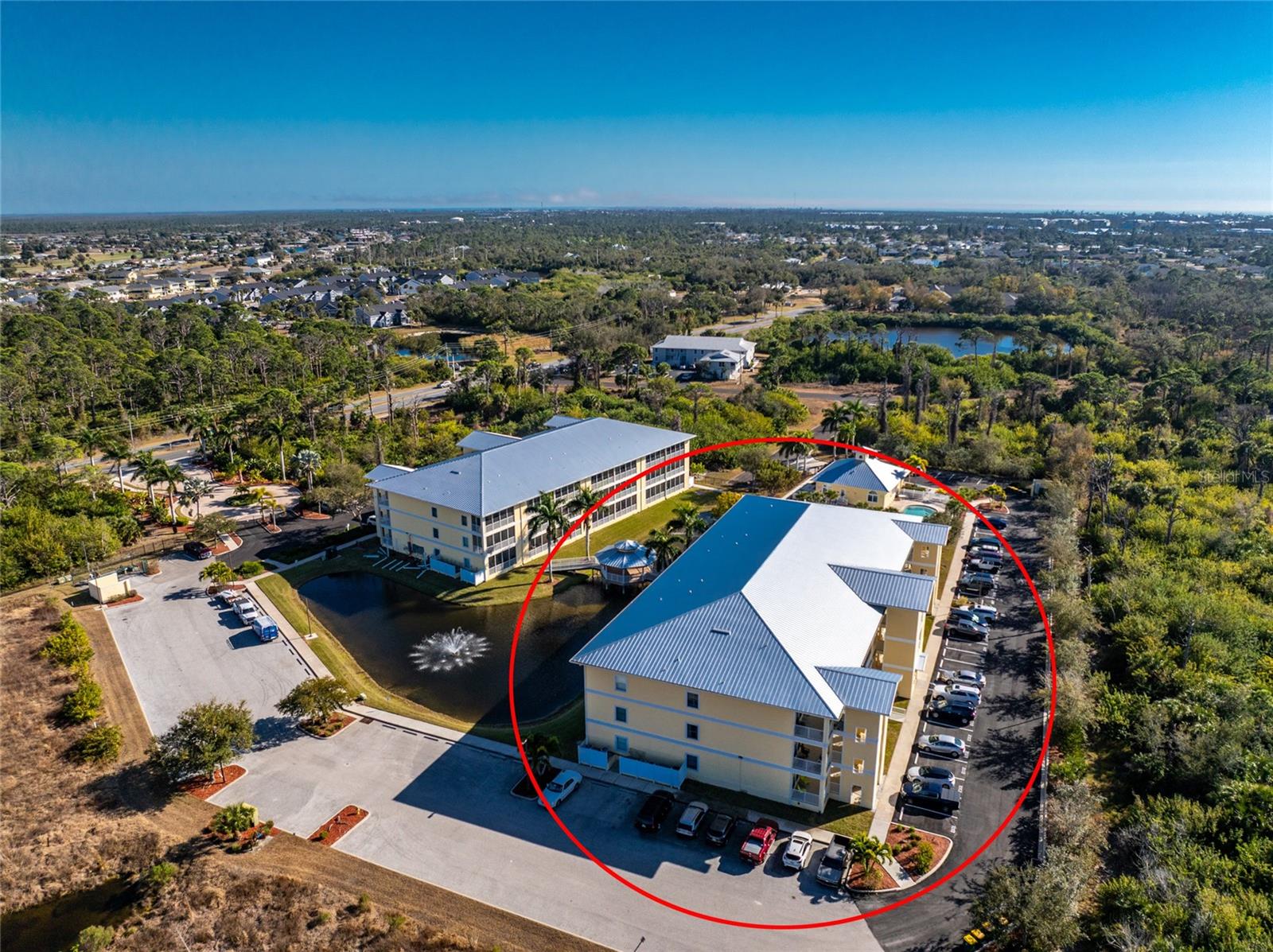 WATERSIDE CONDOS PH I - Residential