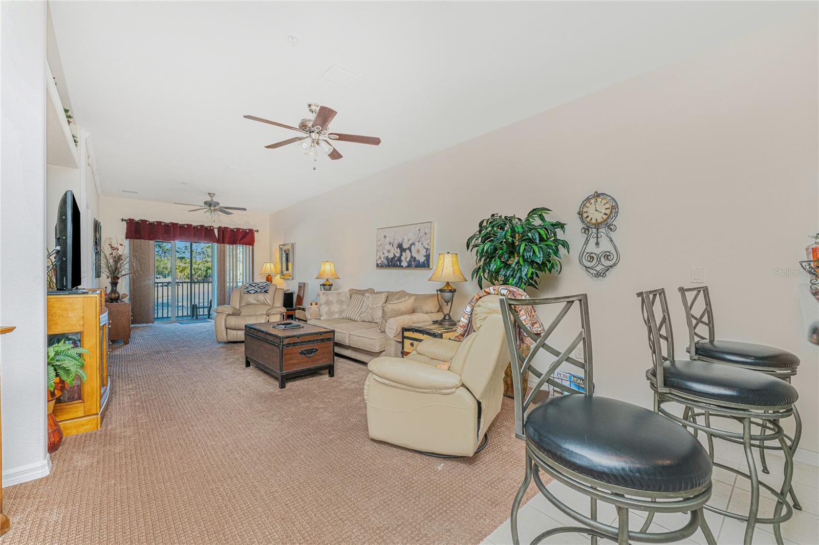 WATERSIDE CONDOS PH I - Residential