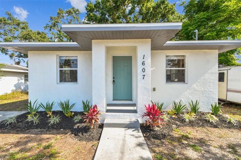 1607 34TH AVENUE E BRADENTON FL 34208