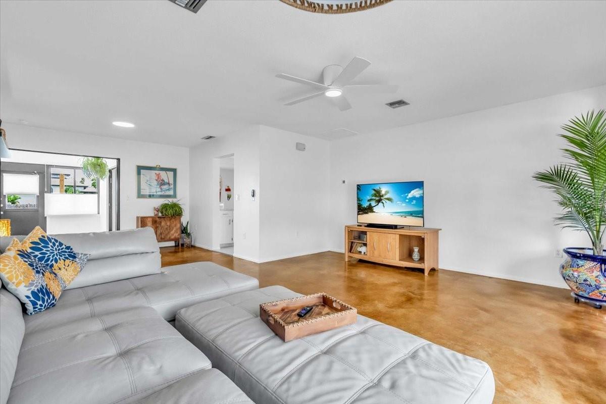 SOUTH VENICE - Residential