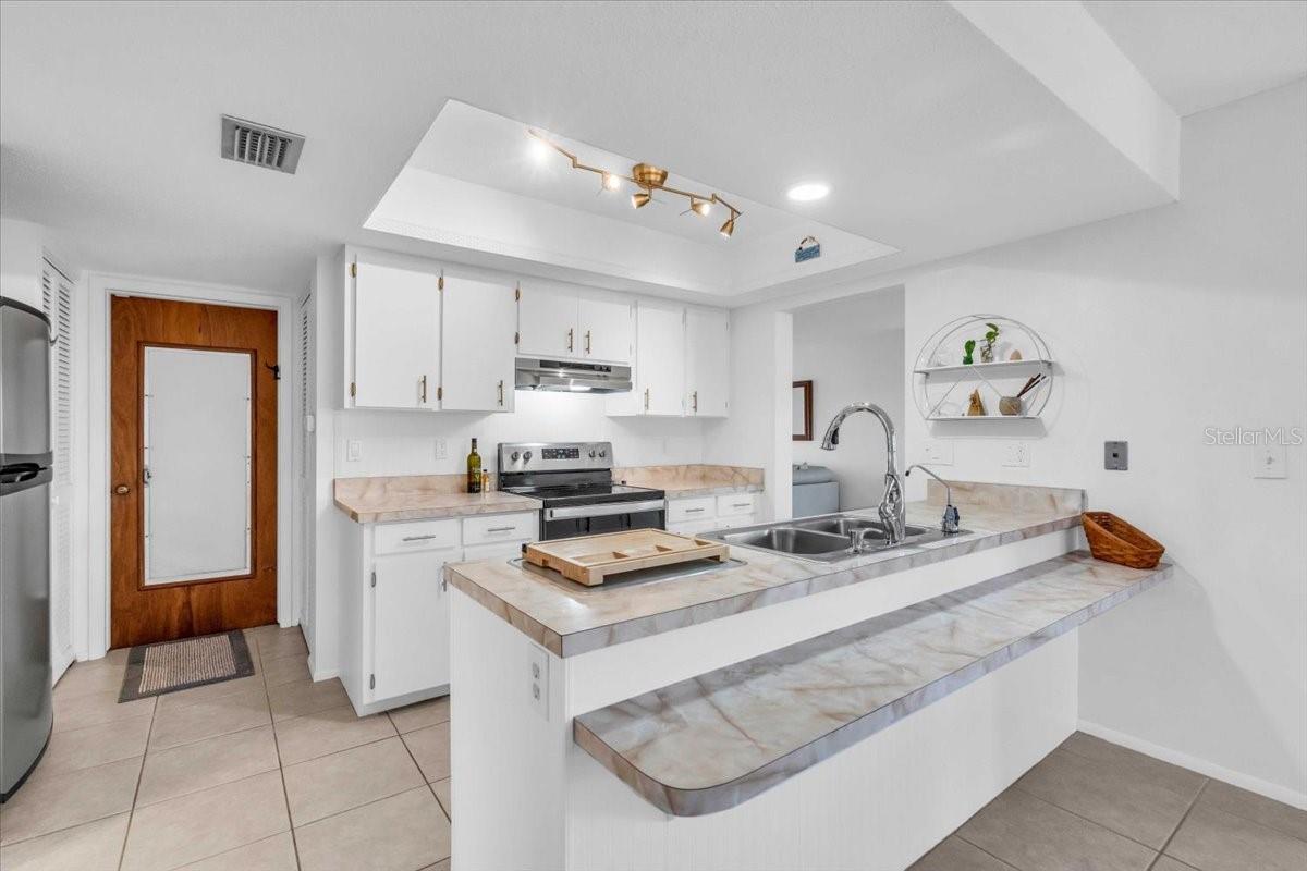 SOUTH VENICE - Residential