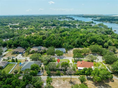 A home in GIBSONTON