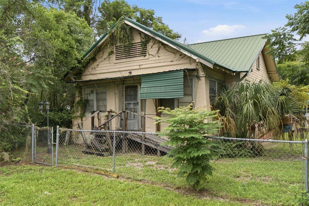 Photo of 1413 E New York Avenue, Deland, FL 32724 (MLS # V4950584)