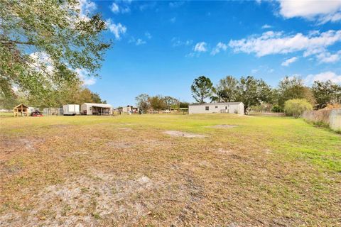 A home in PLANT CITY