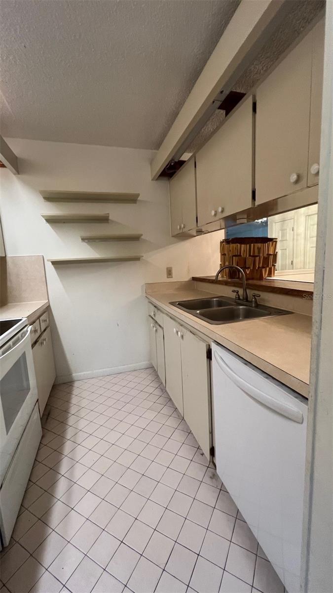 WEDGE WOOD OF PALM HARBOR - Residential Lease