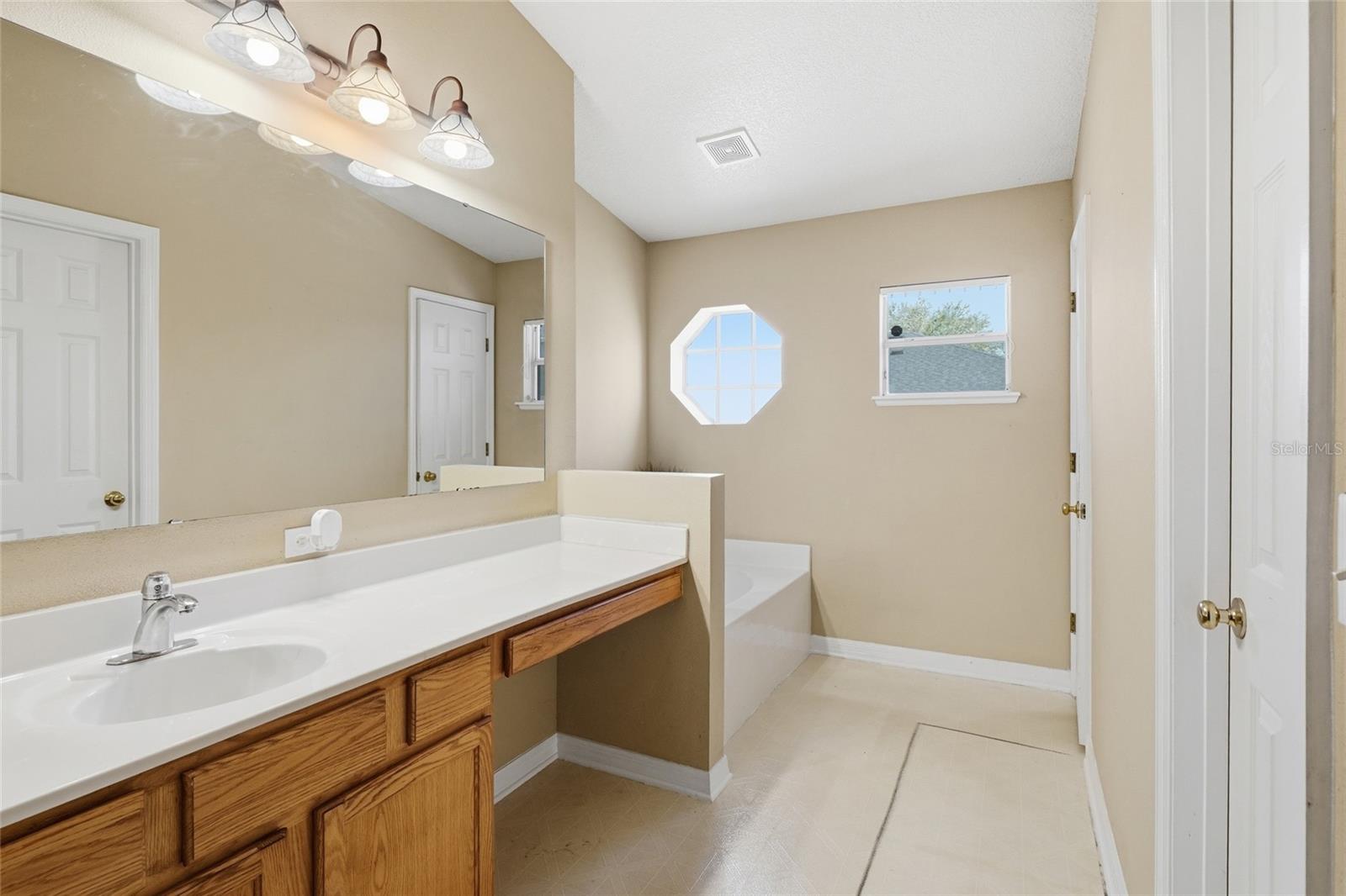 OVERLOOK AT LAKE GRIFFIN - Residential