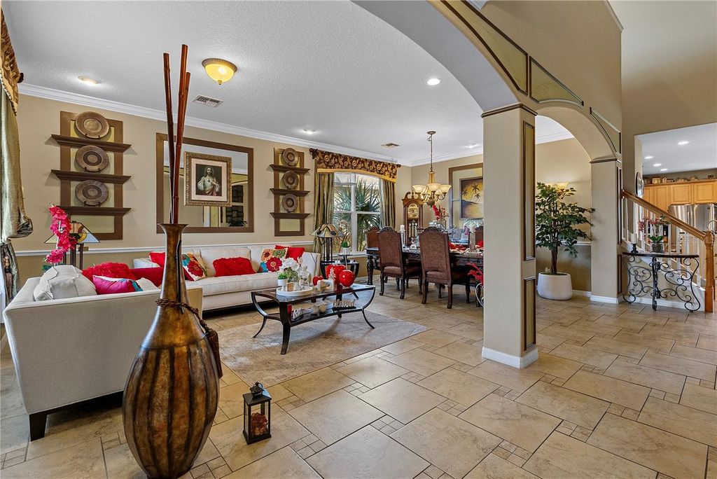 Photo of 1352 Oakcrest Court, Davenport, FL 33837 (MLS # O6389548)