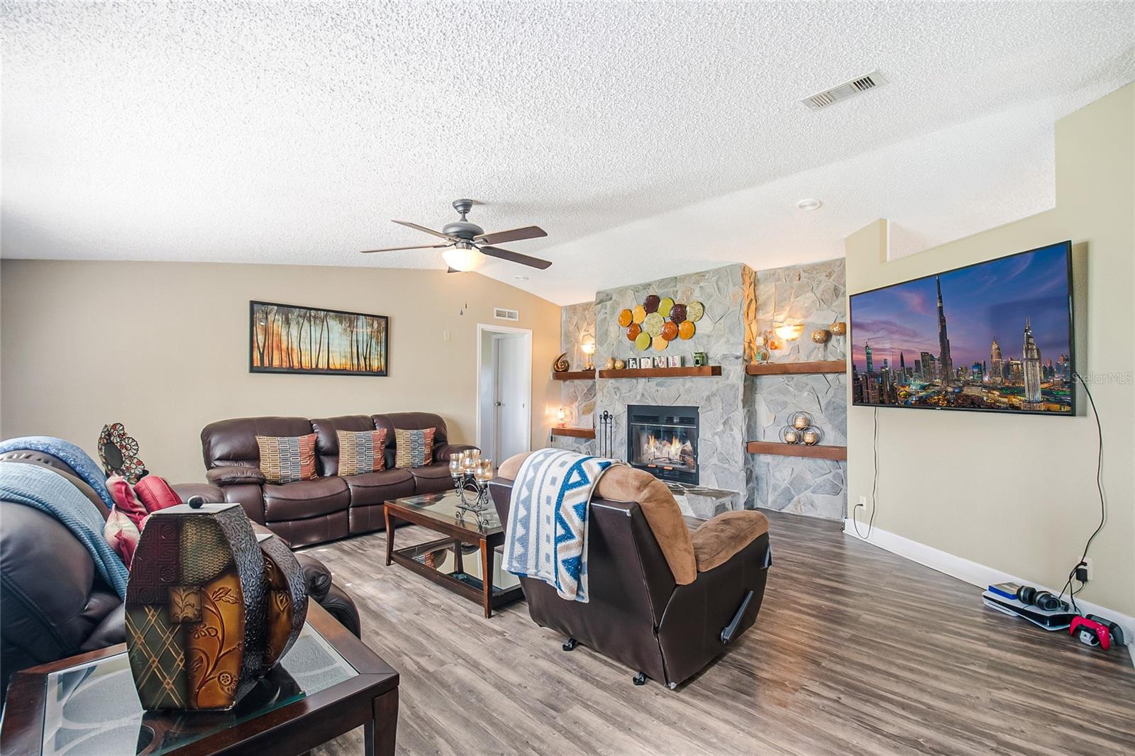 PARADISE COUNTRY ESTATES - Residential