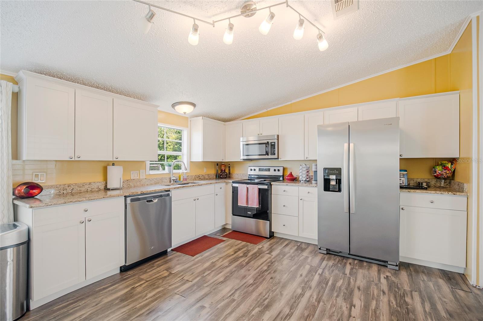 PARADISE COUNTRY ESTATES - Residential