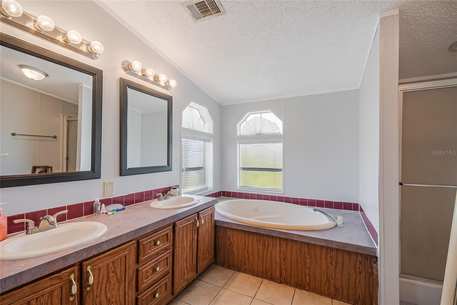 PARADISE COUNTRY ESTATES - Residential