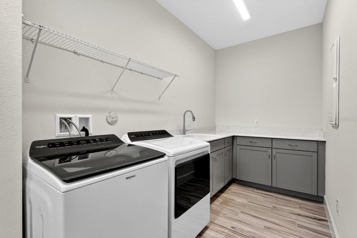 826 SUNNY HORIZON COURT
