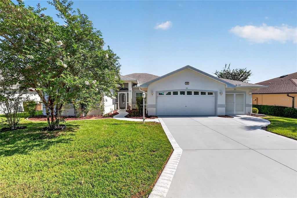 Photo of 5049 St Andrews Arcade, Leesburg, FL 34748 (MLS # G5117659)