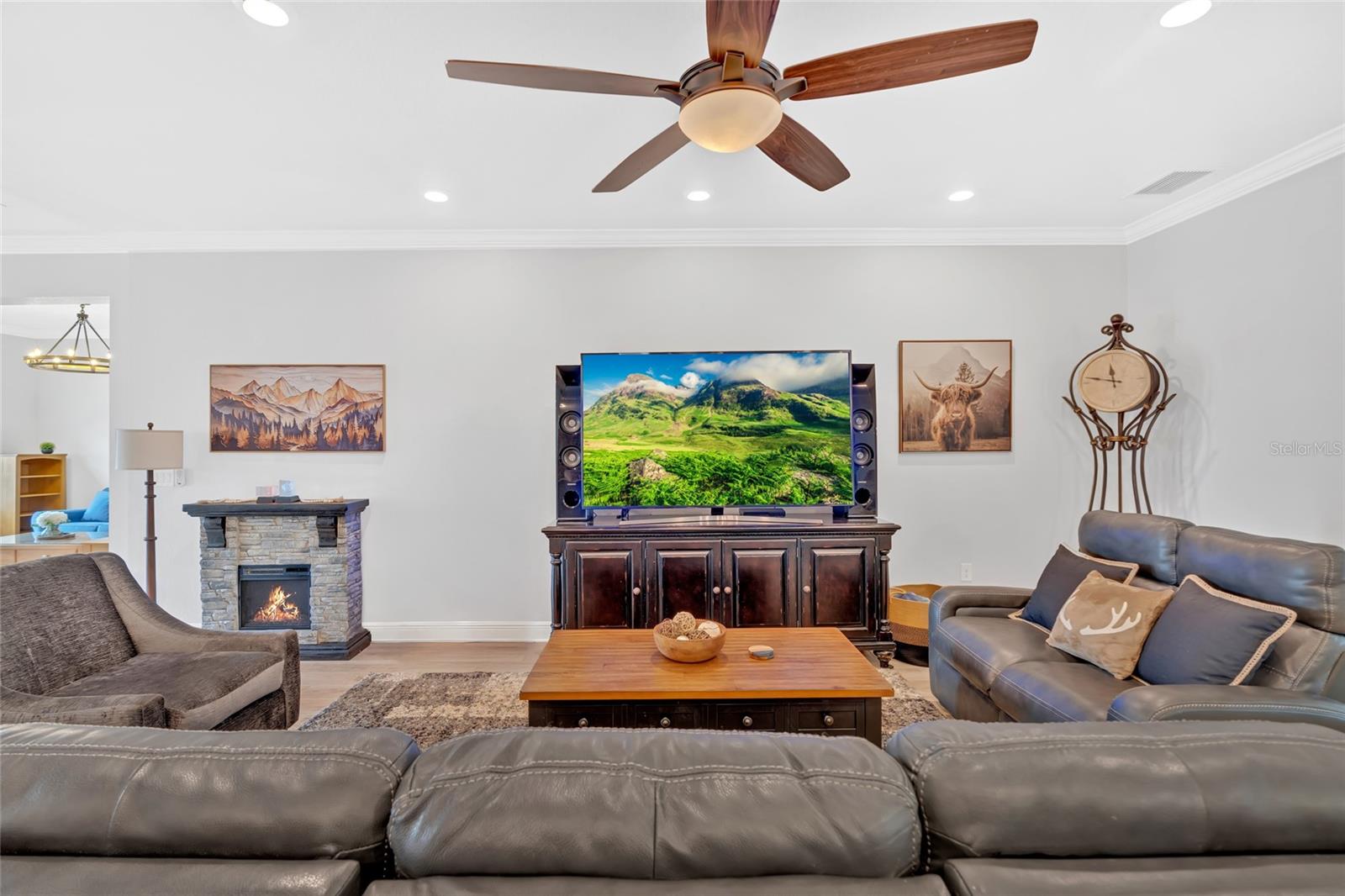 TWIN RIVERS - Residential