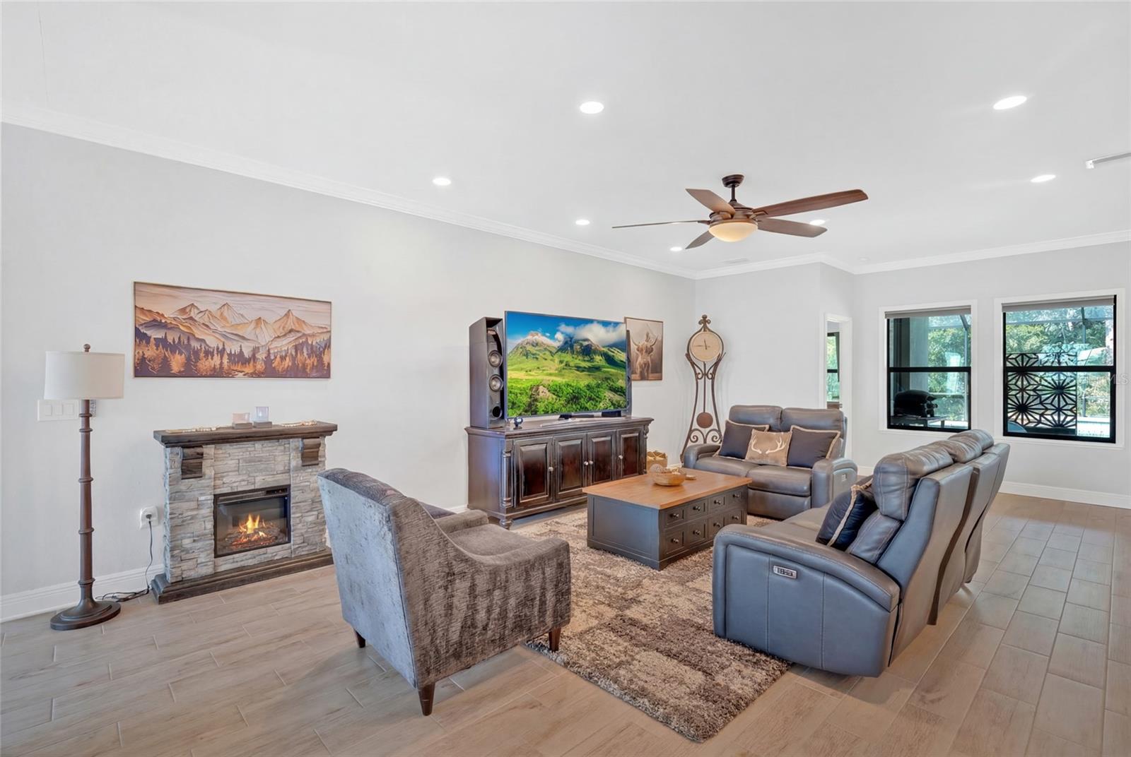 TWIN RIVERS - Residential