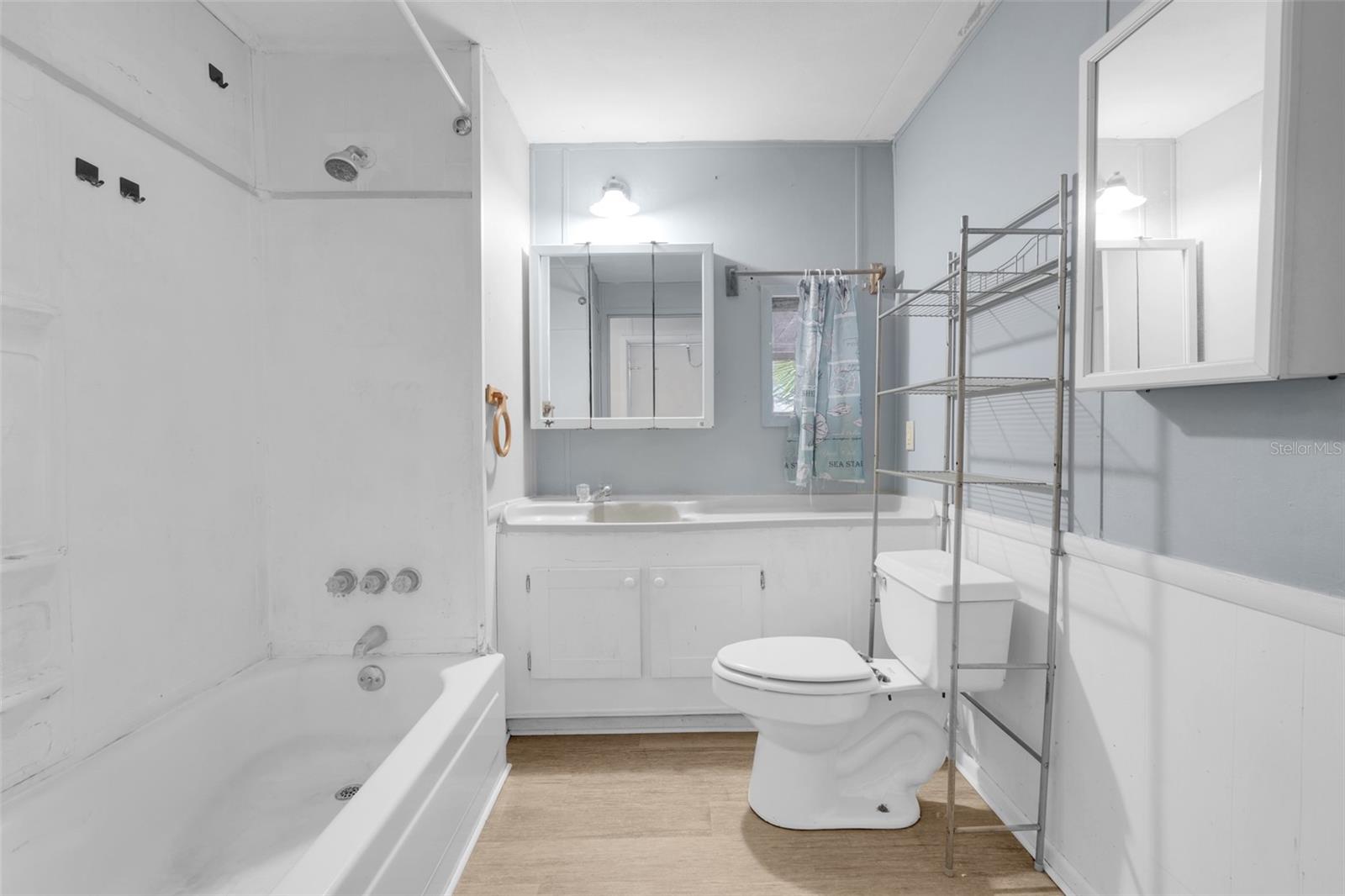 WISCONSIN MICHIGAN SHORES - Residential