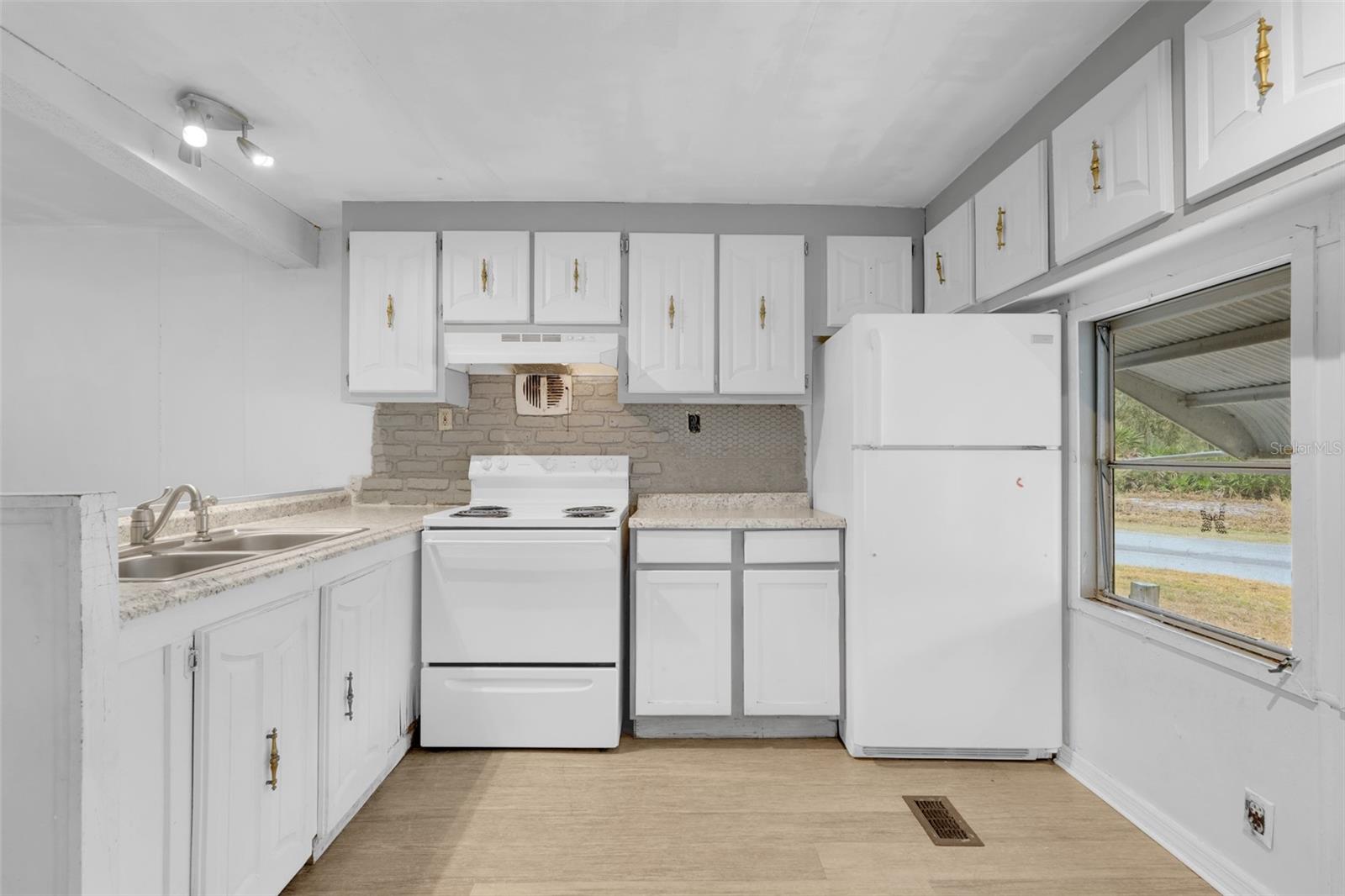 WISCONSIN MICHIGAN SHORES - Residential