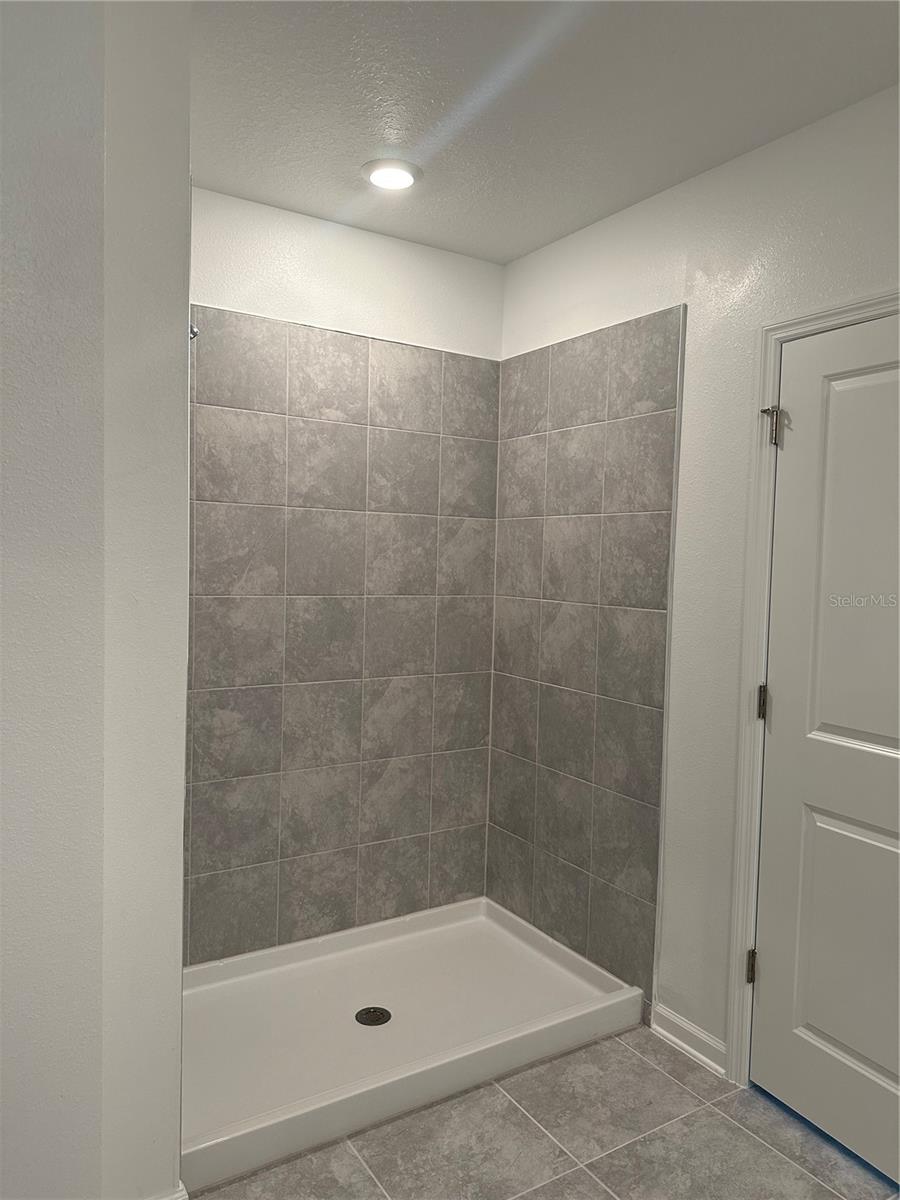 CASCADES PH 1A & 1B - Residential Lease