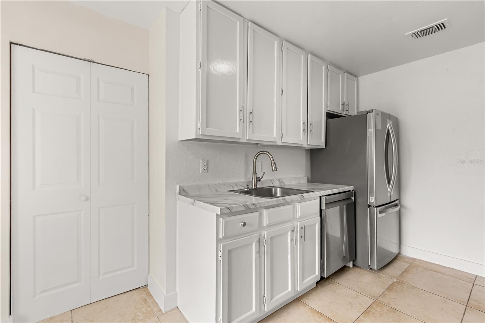 CYPRESS POINTE/LK ORLANDO - Residential Lease