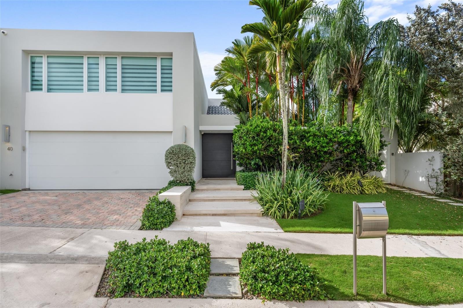 Welcome to this modern two-level home in Estancias de Torrimar, one of the most exclusive and secure neighborhoods in Guaynabo. Tucked inside the sought-after Torrimar area, this is the perfect spot for families looking for comfort, style, and community.
The home features 3 spacious bedrooms (with the option to convert to 4), beautiful lighting throughout, and a sleek, modern kitchen with updated appliances. The highlight of the home is the stunning roofed terrace that opens to a sleek, contemporary pool—ideal for entertaining or relaxing in style.
Living in Estancias means access to amazing amenities: tennis, pickleball, and beach tennis courts, mini soccer field, basketball courts, playgrounds, and a fun activity room for all ages.
A rare find in a top-tier location!