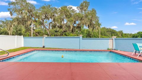 A home in WINTER HAVEN