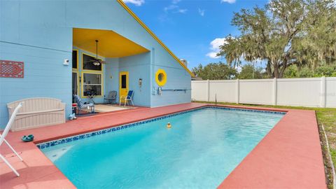 A home in WINTER HAVEN