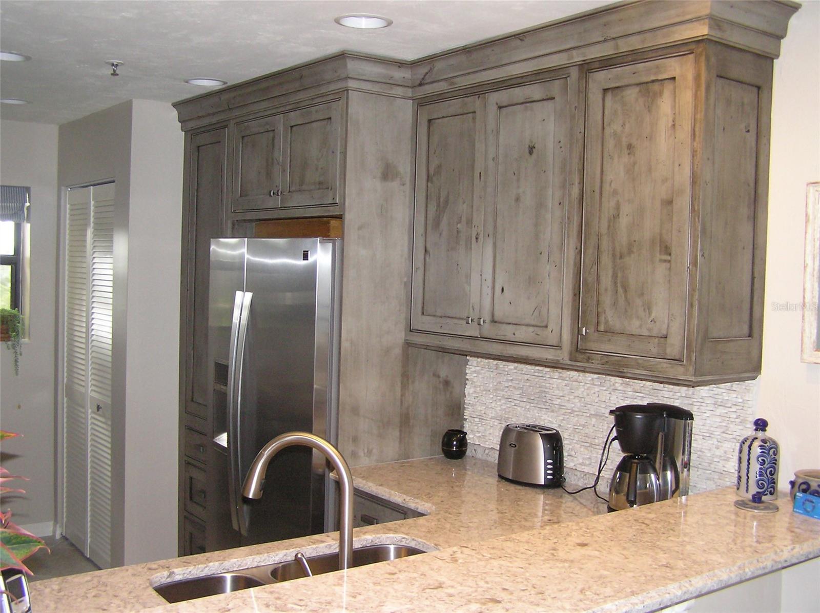 462 BOUCHELLE DRIVE 201