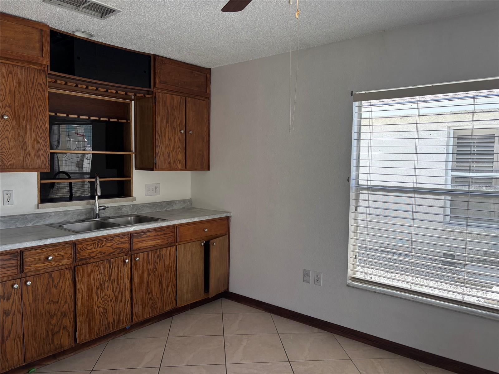 MAPLE HAMMOCK - Residential Lease