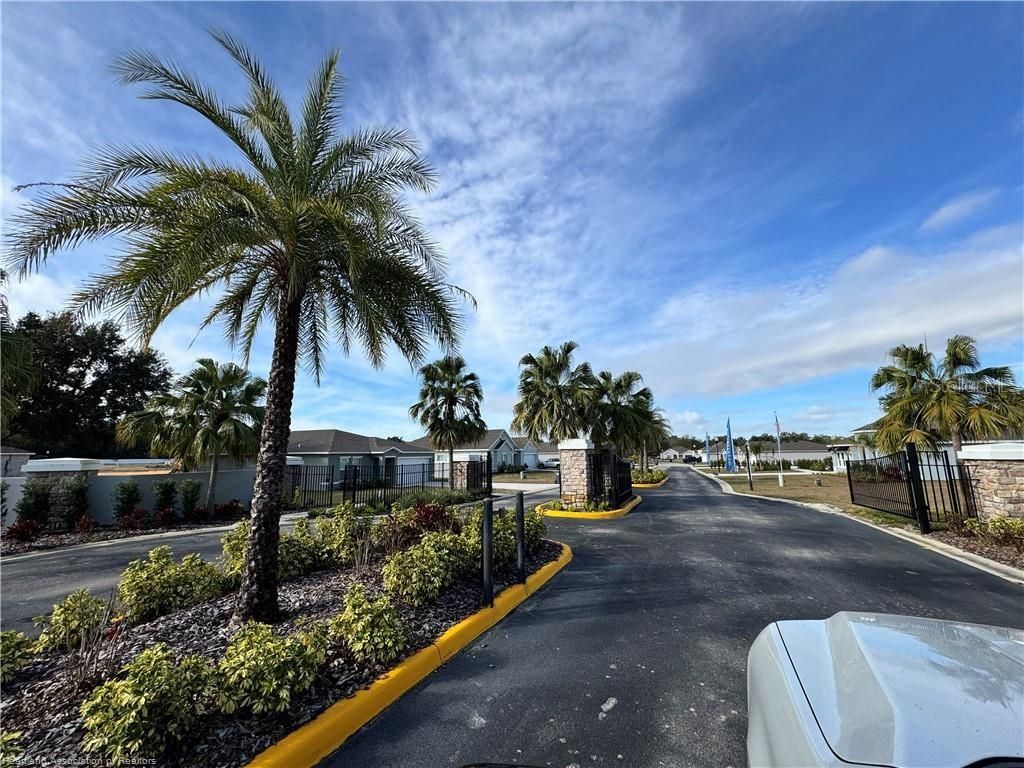 Photo of 298 County Road 17a W, Avon Park, FL 33825 (MLS # L4959630)